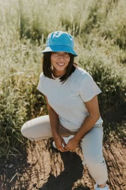 Henly *In The Middle Tee In Oatmeal