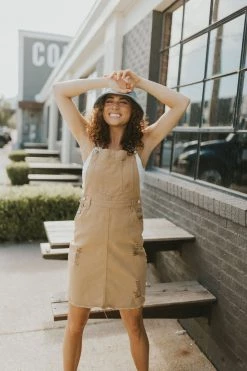 Henly *Yoko Distressed Overall Jumper In Camel