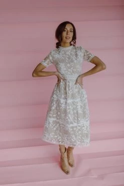 Henly Dresses Lucky Lace Midi In Ivory