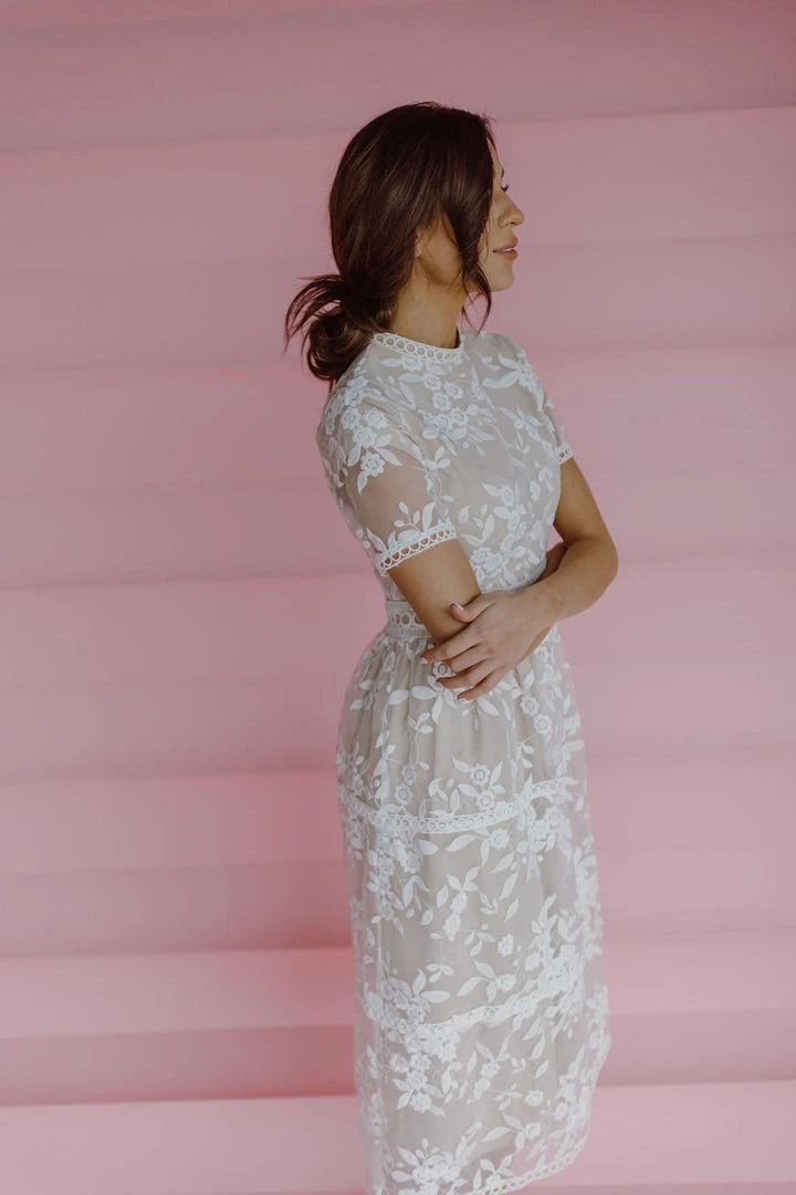 Henly Dresses Lucky Lace Midi In Ivory