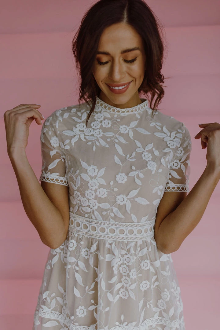 Henly Dresses Lucky Lace Midi In Ivory