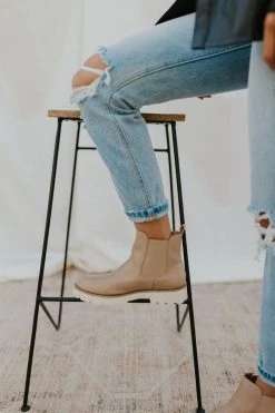 Henly Shoes Gianna Chelsea Boot In Taupe