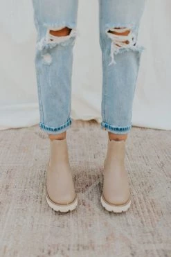 Henly Shoes Gianna Chelsea Boot In Taupe