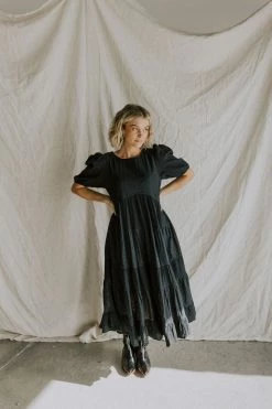 Henly Mimi Lace Midi In Black Dresses