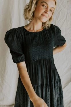 Henly Mimi Lace Midi In Black Dresses