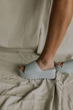 Henly Dot Platform In Light Blue