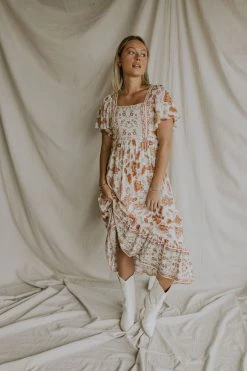 Henly Rising Sun Lace Midi In Amber Dresses