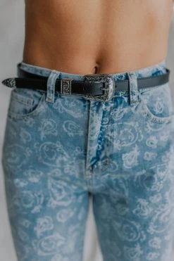 Henly Skinny Leather Belt In Black