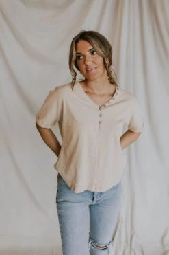 Henly Marlowe Tee In Sand Tops