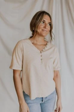 Henly Marlowe Tee In Sand Tops