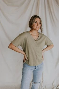 Henly Tops Marlowe Tee In Olive