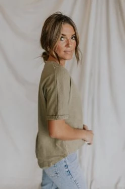 Henly Tops Marlowe Tee In Olive
