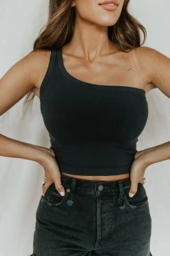 Henly Tops One Of A Kind Crop In Black