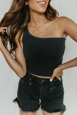 Henly Tops One Of A Kind Crop In Black