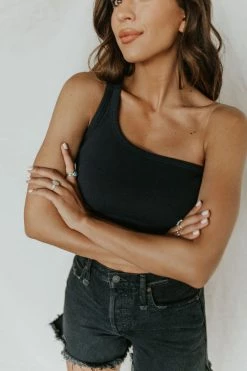 Henly Tops One Of A Kind Crop In Black