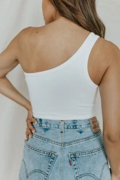 Henly One Of A Kind Crop In White Tops
