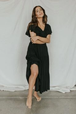 Henly Nya Crepe Maxi In Black