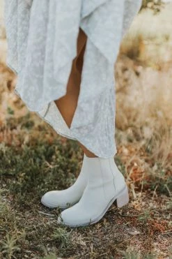 Henly Free People Essential Chelsea Boot In Chalk