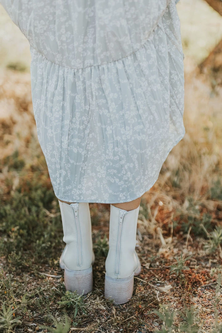 Henly Free People Essential Chelsea Boot In Chalk