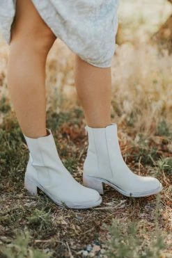 Henly Free People Essential Chelsea Boot In Chalk