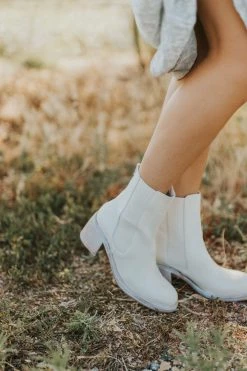 Henly Free People Essential Chelsea Boot In Chalk