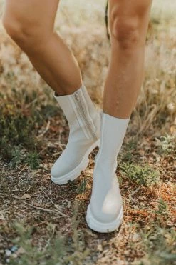 Henly *Free People Brooks Chelsea Boot In Chalk