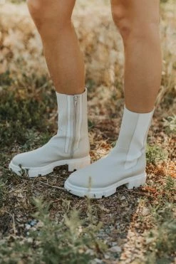 Henly *Free People Brooks Chelsea Boot In Chalk
