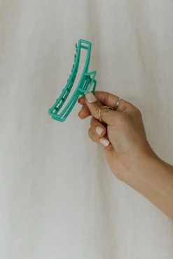 Henly *Metal Claw Clips - 3 Colors