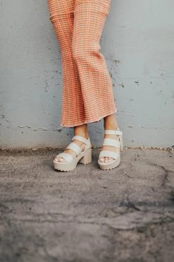 Henly Dooney Platform In Beige Shoes