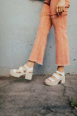 Henly Dooney Platform In Beige Shoes