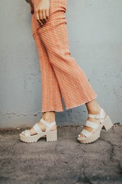 Henly Dooney Platform In Beige Shoes