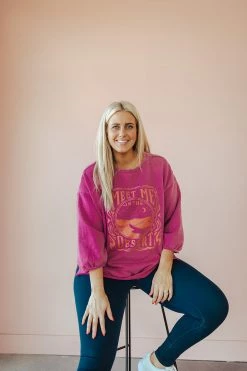 Henly Sweaters Meet Me In The Desert Sweatshirt In Magenta