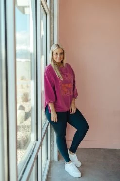 Henly Sweaters Meet Me In The Desert Sweatshirt In Magenta