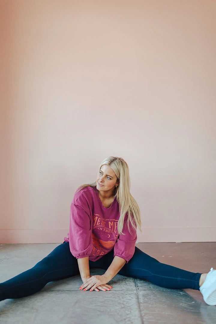 Henly Sweaters Meet Me In The Desert Sweatshirt In Magenta