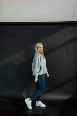Henly Everson Sweatshirt In Soft Blue Tops