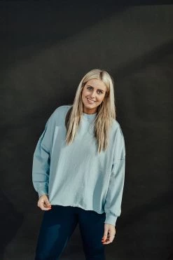 Henly Everson Sweatshirt In Soft Blue Tops