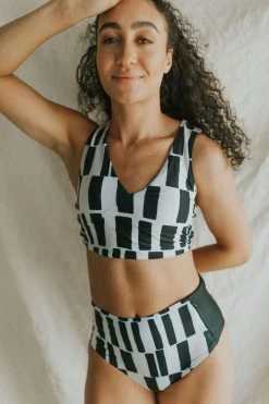 Henly *Nani Mode Deep B&W Switch V Crop Swim TOP SALE