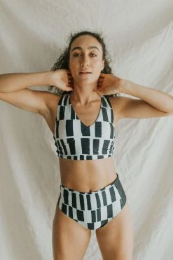 Henly *Nani Mode Deep B&W Switch V Crop Swim TOP SALE