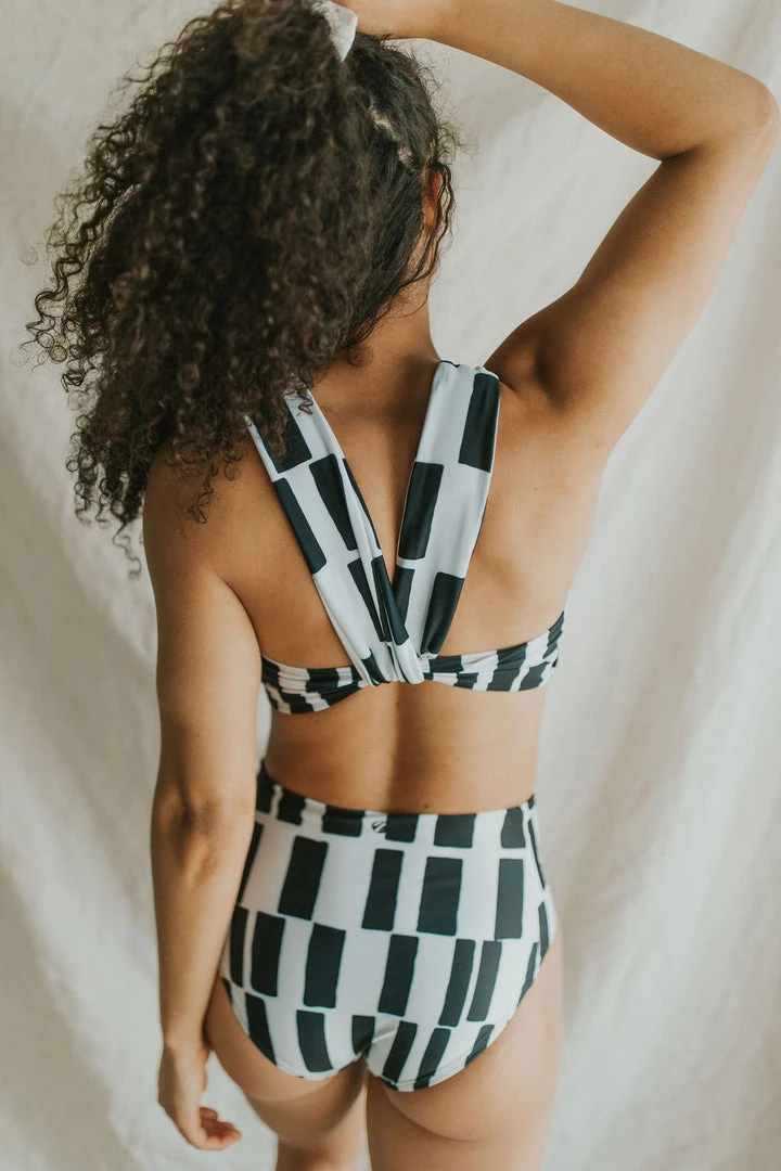 Henly *Nani Mode Deep B&W Switch V Crop Swim TOP SALE
