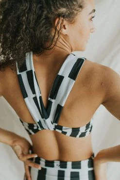 Henly *Nani Mode Deep B&W Switch V Crop Swim TOP SALE