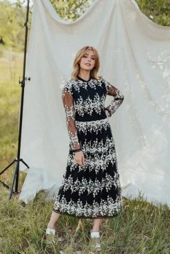 Henly *Valentina Lace Maxi In Black