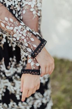 Henly *Valentina Lace Maxi In Black