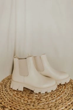 Henly Shoes Mack Boot In Cream