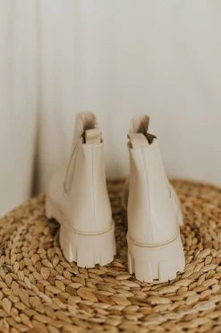Henly Shoes Mack Boot In Cream