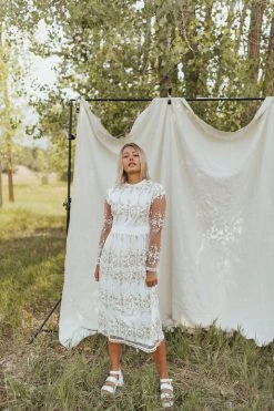 Henly Valentina Lace Maxi In White Dresses
