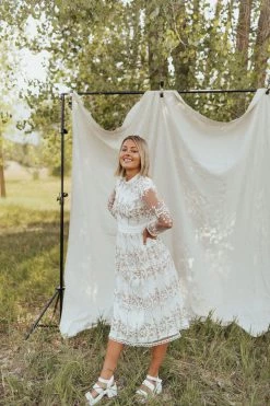 Henly Valentina Lace Maxi In White Dresses