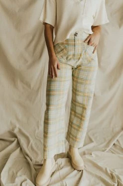 Henly Capri Plaid Pants In Blue