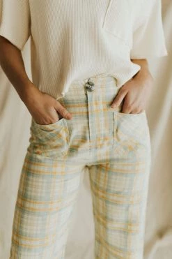 Henly Capri Plaid Pants In Blue