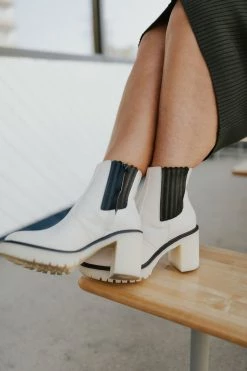 Henly Anastasia Chelsea Boot In Beige Shoes