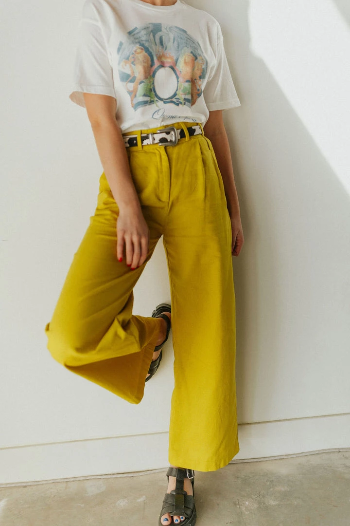 Henly Graphics Queen Anato Crest Weekend Tee